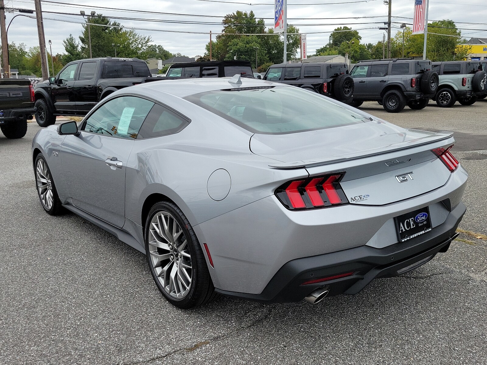 2024 Ford Mustang GT Premium photo 3