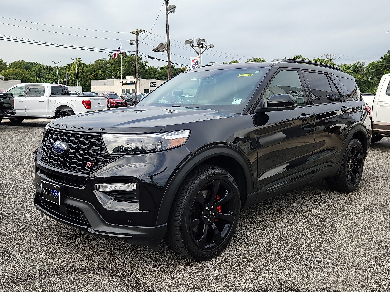 2022 Ford Explorer ST photo 2