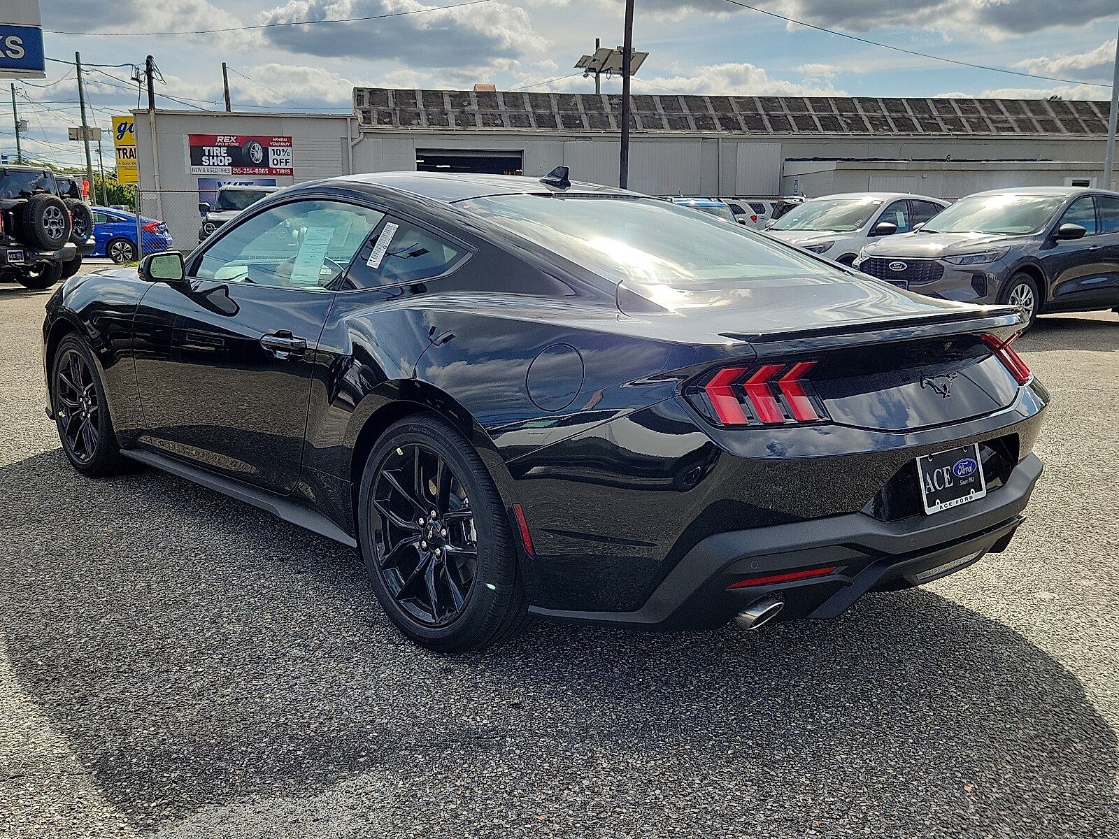 2025 Ford Mustang EcoBoost photo 3
