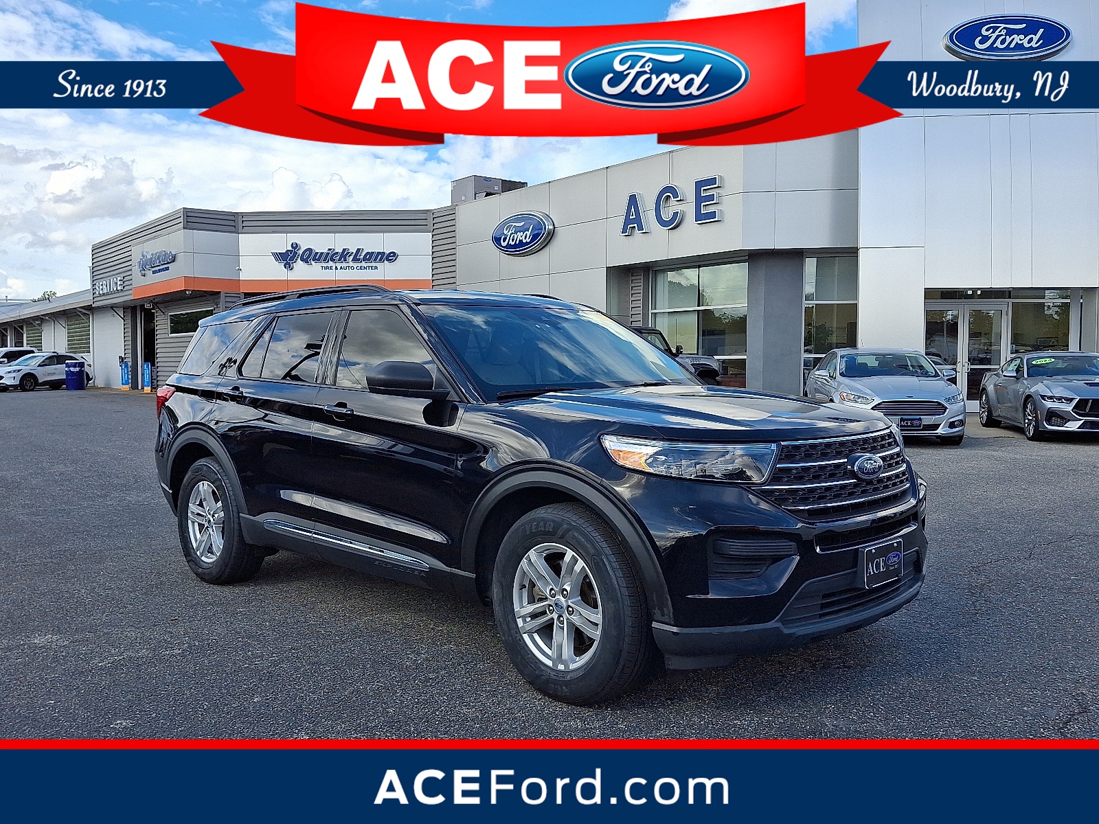 2023 Ford Explorer XLT's photo