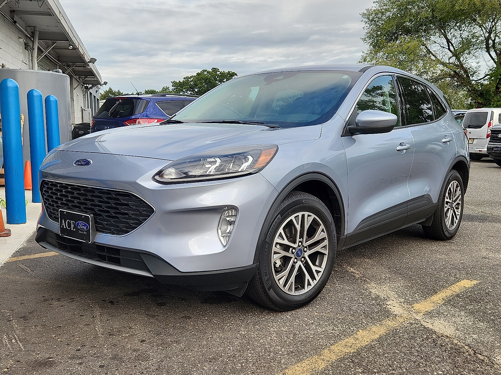 2022 Ford Escape SEL photo 2