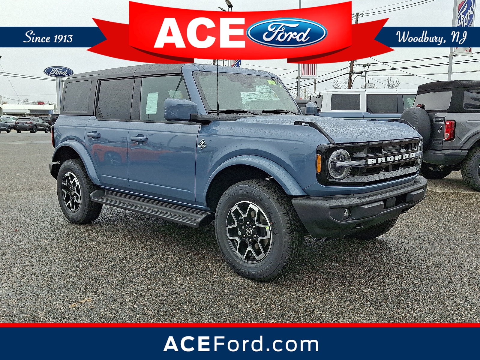 2025 Ford Bronco 4-Door Outer Banks's photo
