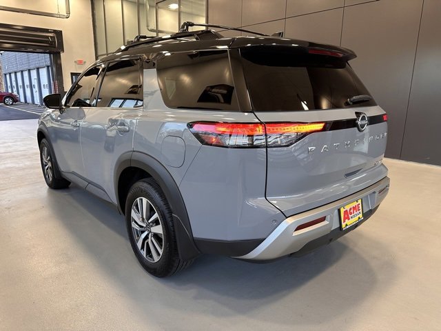 2024 Nissan Pathfinder SL photo 3