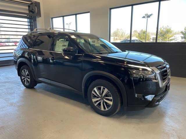 2025 Nissan Pathfinder SL photo 3