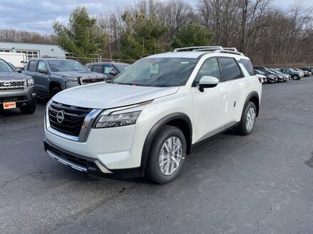 2025 Nissan Pathfinder SL SUV