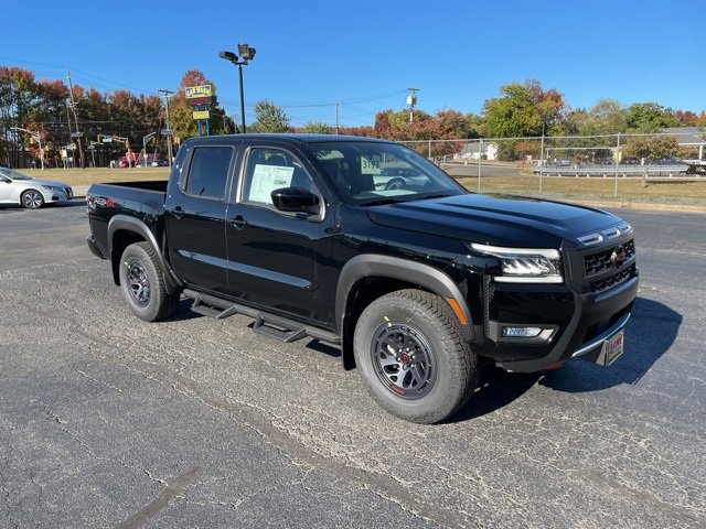 2025 Nissan Frontier PRO-4X photo 2