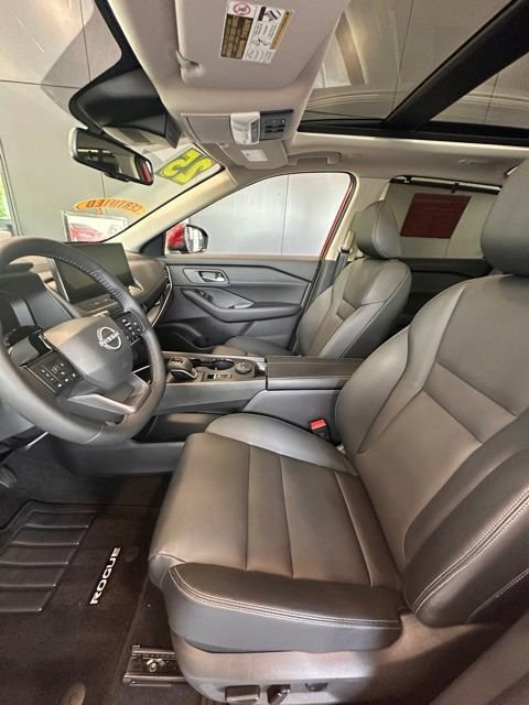 2025 Nissan Rogue SL - Photo 16