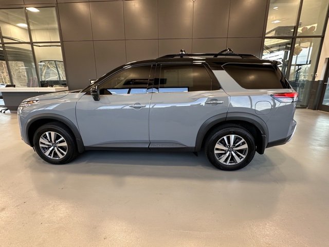 2024 Nissan Pathfinder SL photo 2