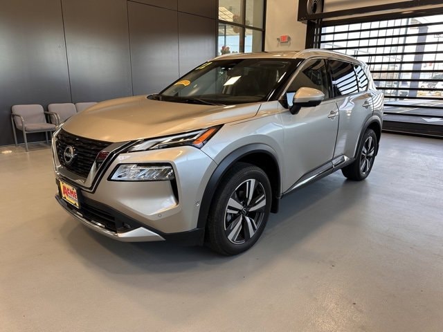 2022 Nissan Rogue Platinum's photo