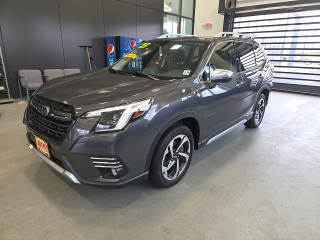 2023 Subaru Forester Touring's photo