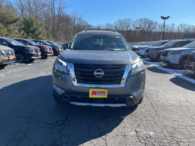 2025 Nissan Pathfinder SL photo 2