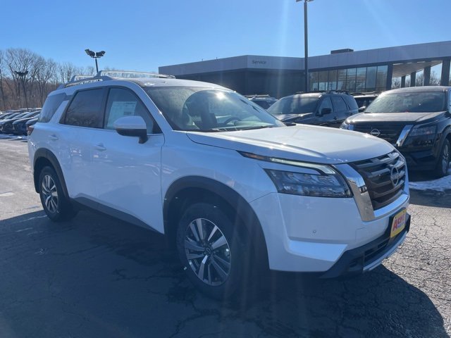 2025 Nissan Pathfinder SL photo 3