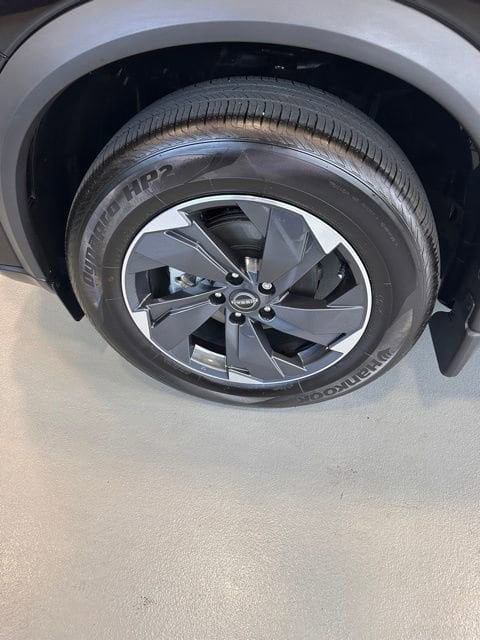 2025 Nissan Rogue SV - Photo 12