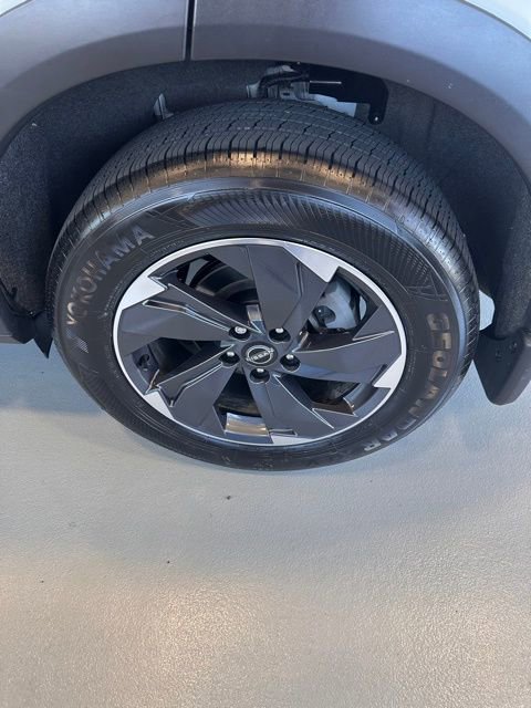 2024 Nissan Rogue SV - Photo 13