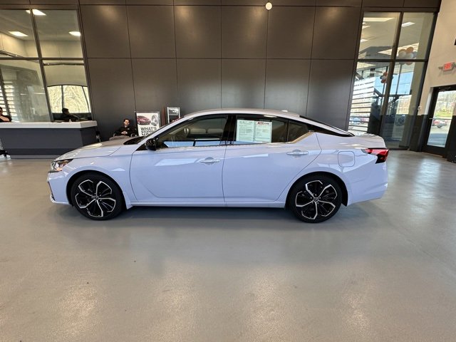 2023 Nissan Altima 2.5 SR photo 2