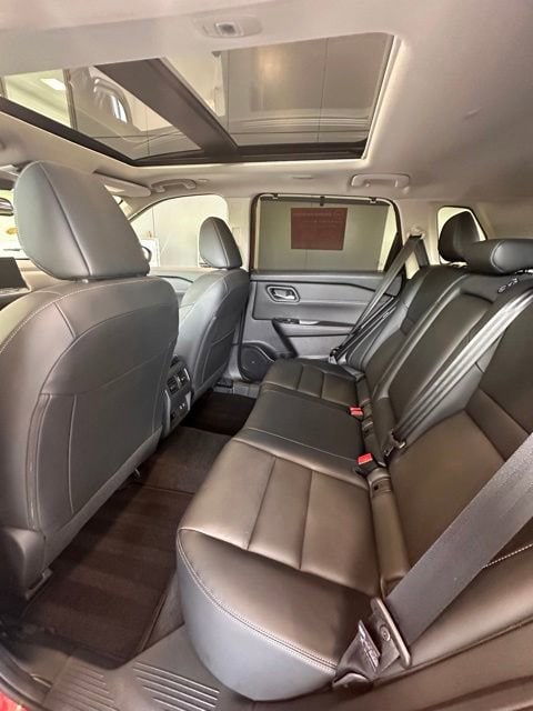 2025 Nissan Rogue SL - Photo 17