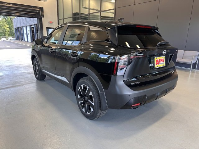 2025 Nissan Kicks SV photo 3