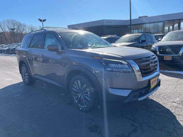 2025 Nissan Pathfinder SL photo 3
