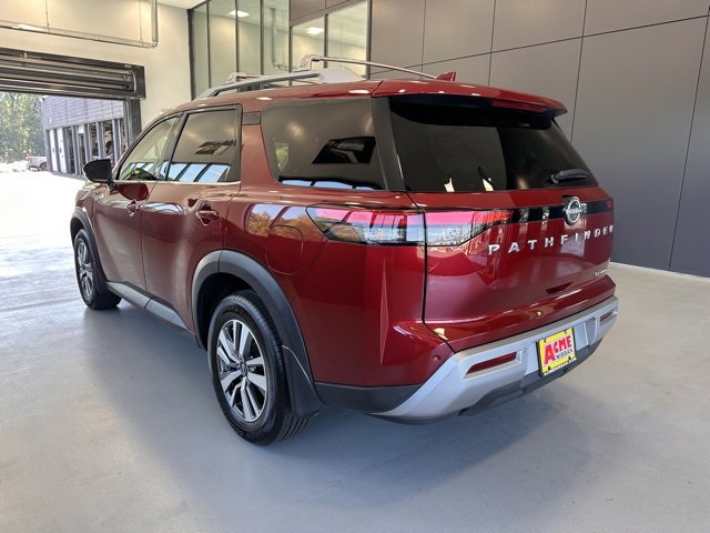 2022 Nissan Pathfinder SL photo 2