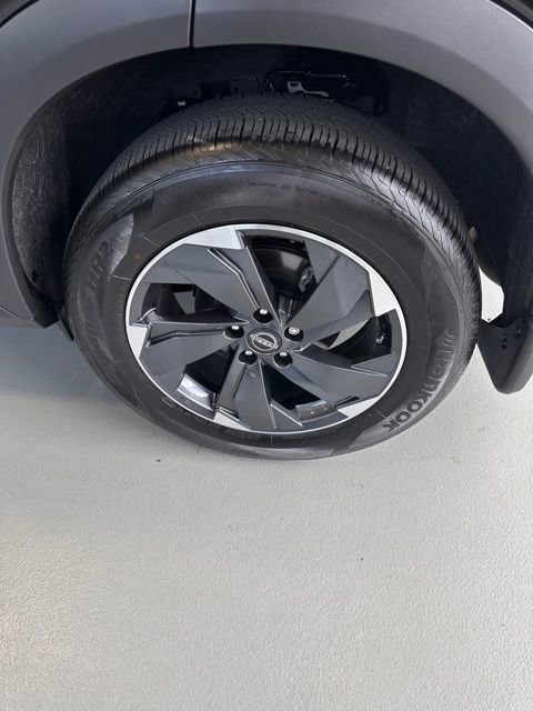 2025 Nissan Rogue SV - Photo 13