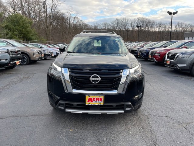 2025 Nissan Pathfinder SL photo 2
