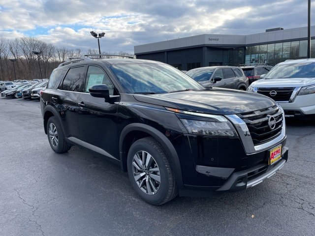 2025 Nissan Pathfinder SL photo 3