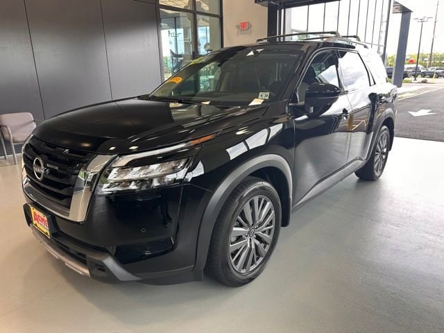 2025 Nissan Pathfinder SL - Photo 1