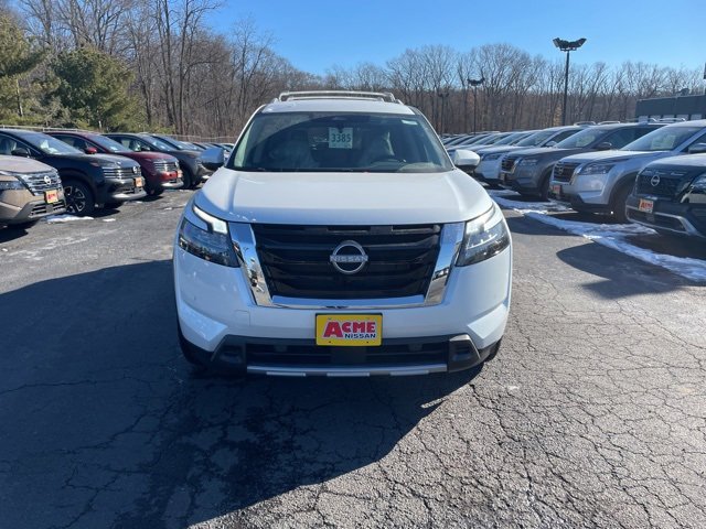 2025 Nissan Pathfinder SL photo 2