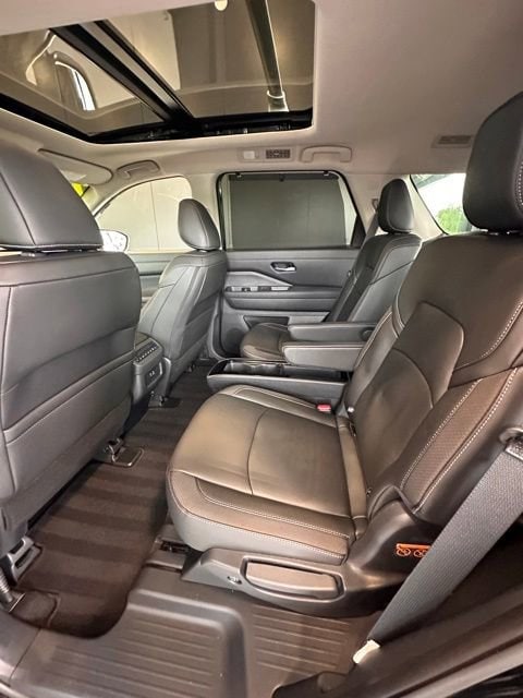 2025 Nissan Pathfinder SL - Photo 17