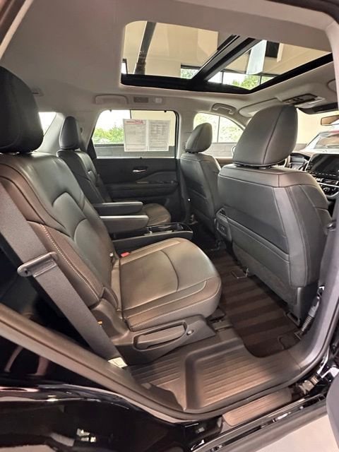2025 Nissan Pathfinder SL - Photo 19