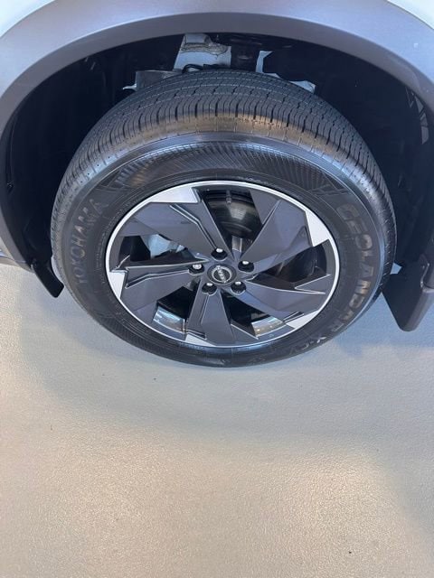 2024 Nissan Rogue SV - Photo 12