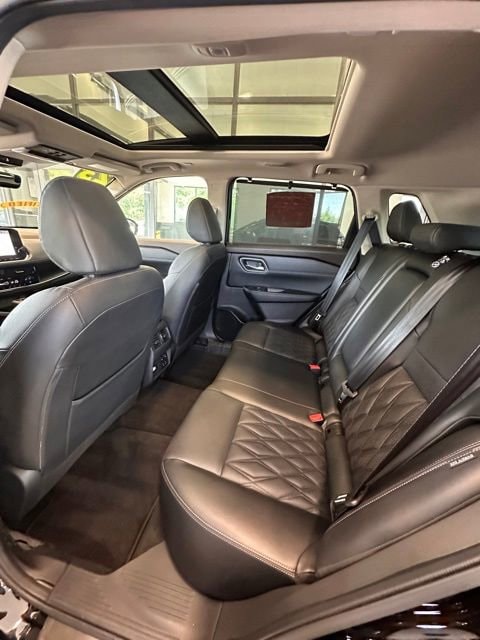 2023 Nissan Rogue Platinum - Photo 17