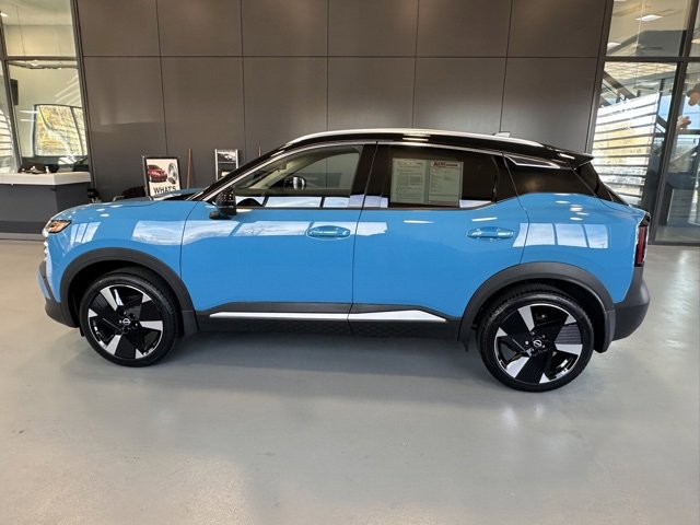 2025 Nissan Kicks SR photo 2