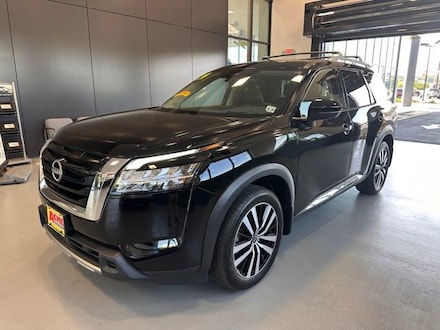 2024 Nissan Pathfinder Platinum SUV