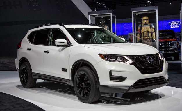 2017-Nissan-Rogue-One-Star-Wars-Edition-show-floors-102-626x383.jpg
