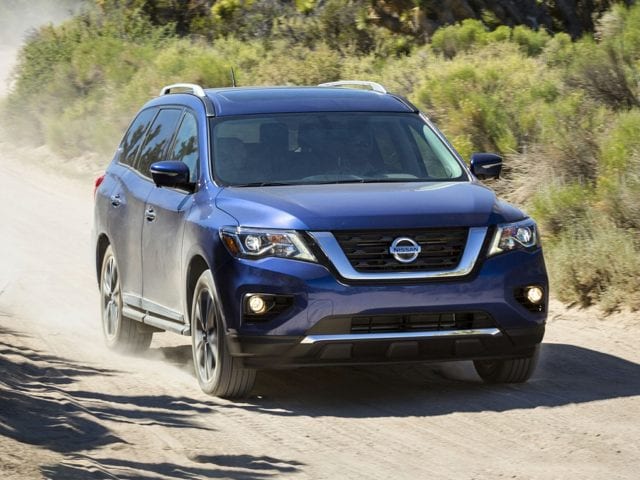 2017 Nissan Pathfinder vs 2017 Chevy Traverse | Compare 2017 Nissan Pathfinder vs 2017 Chevy Traverse | Compare