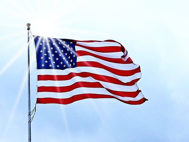 US 
flag Waving