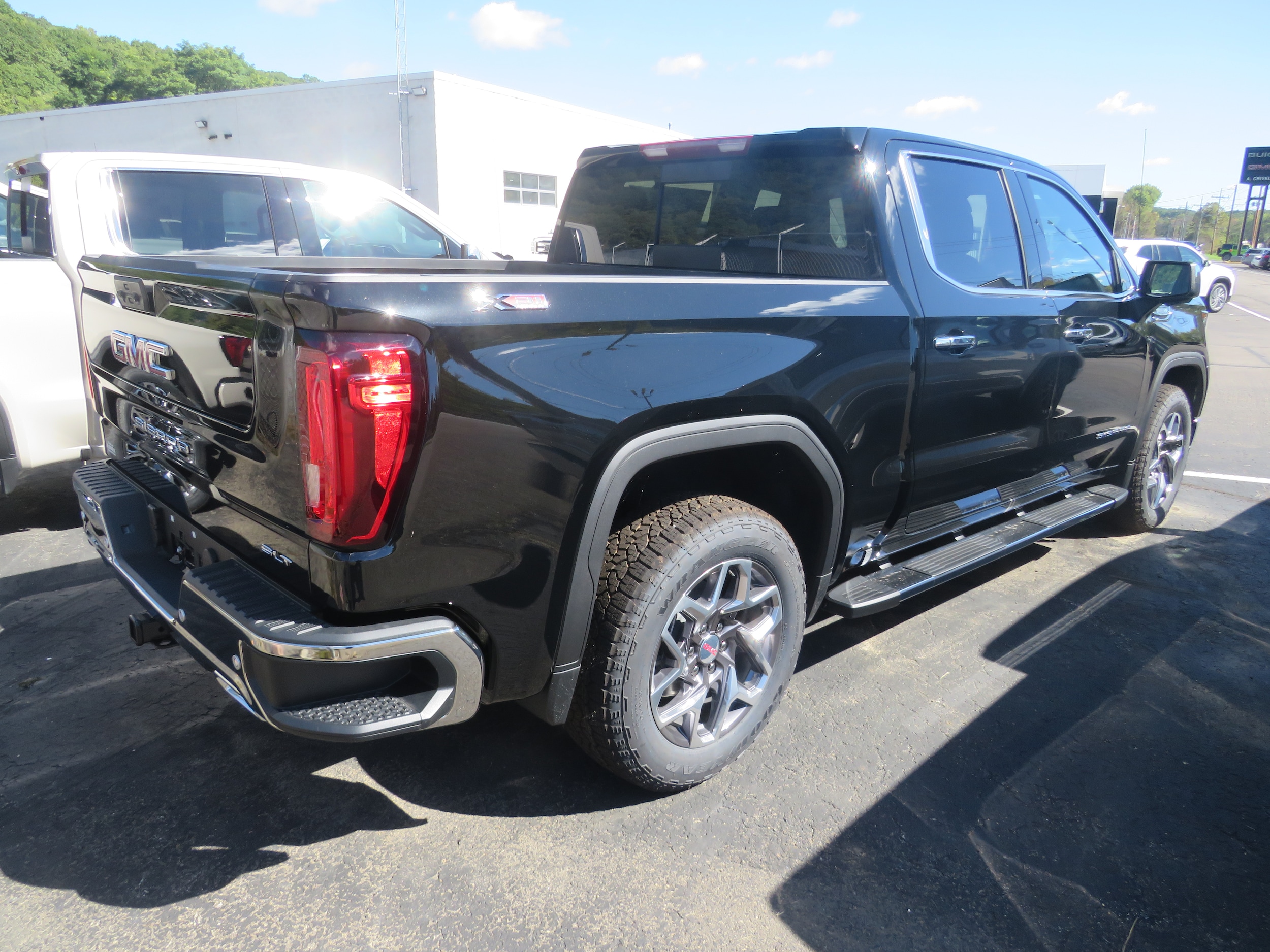 2026 GMC Sierra 1500 SLT - Photo 6
