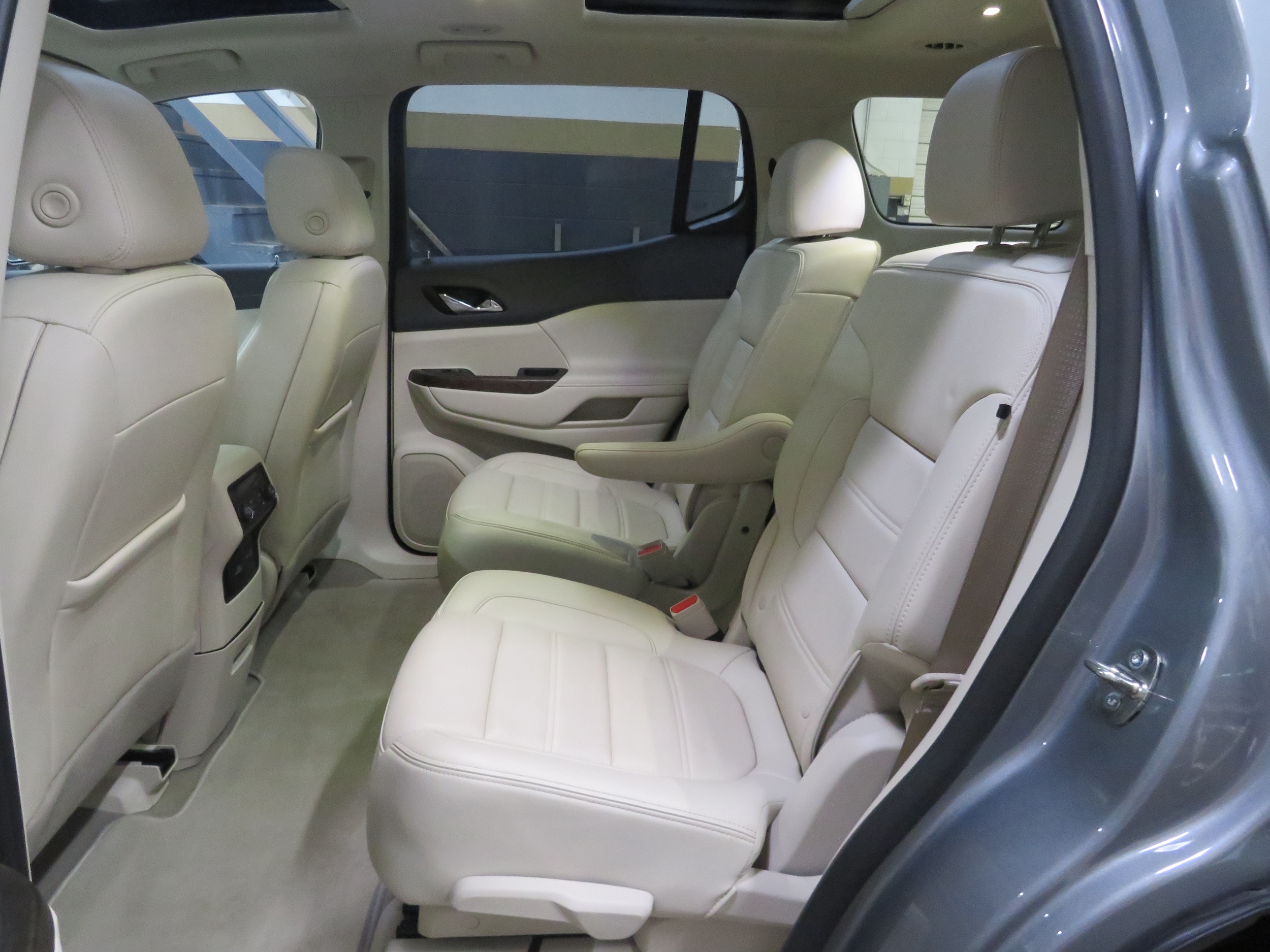 2023 GMC Acadia Denali - Photo 10