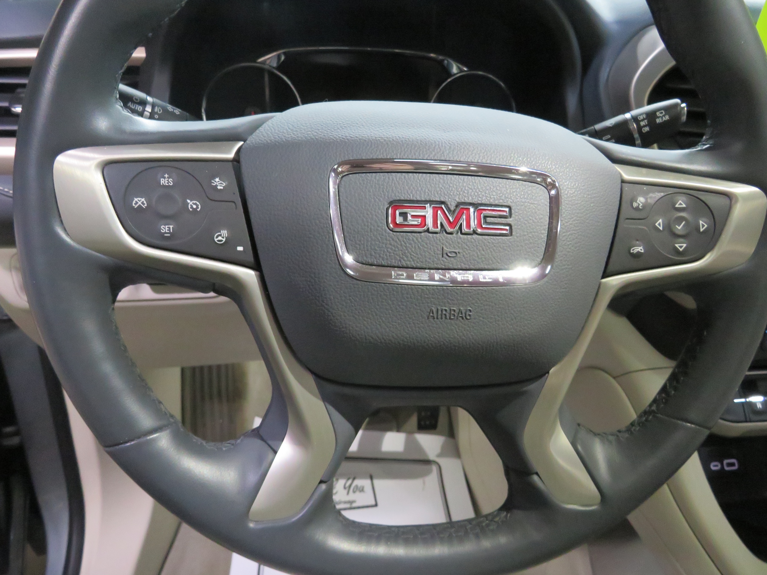2023 GMC Acadia Denali - Photo 19