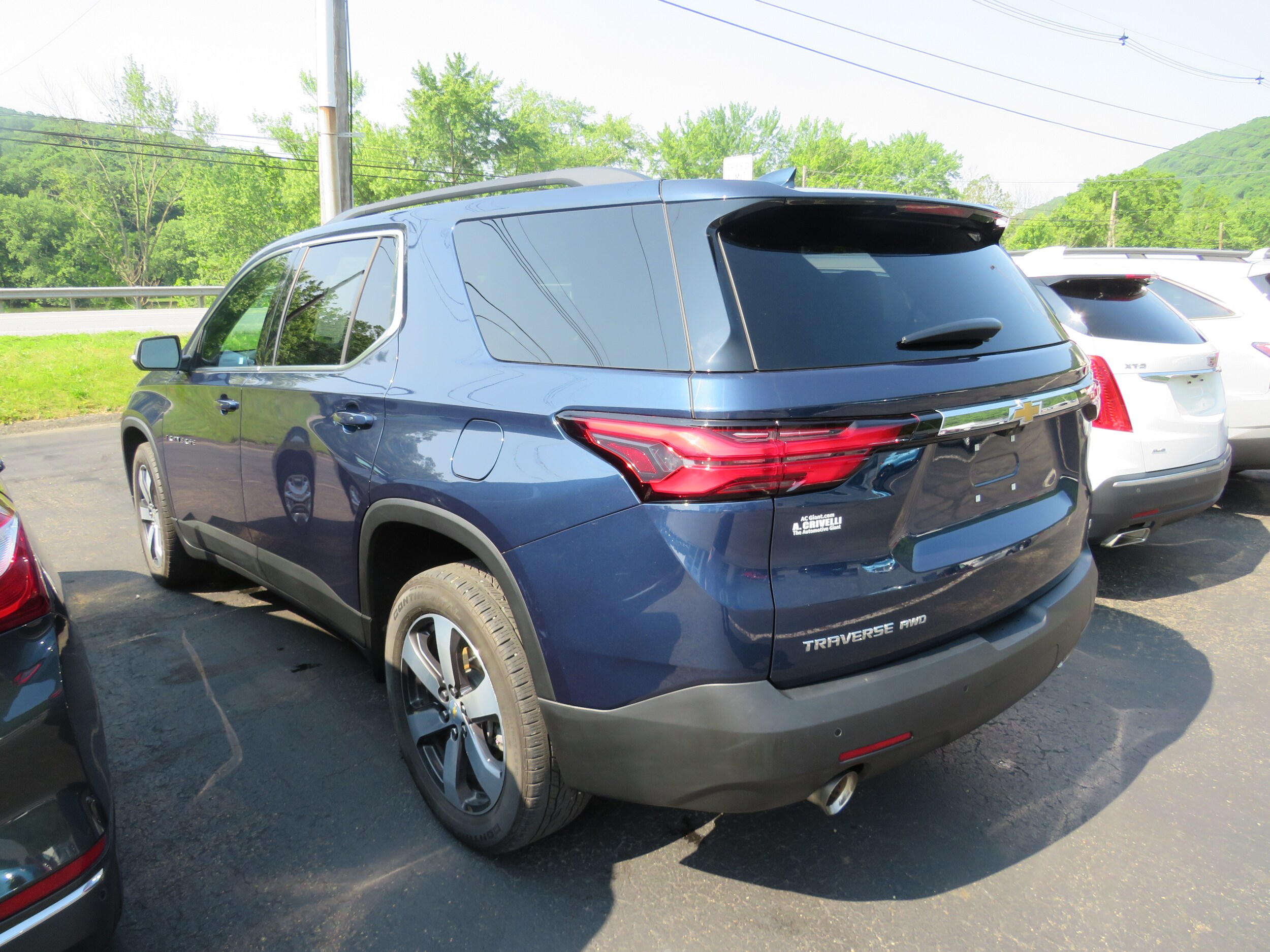 2022 Chevrolet Traverse Leather photo 3
