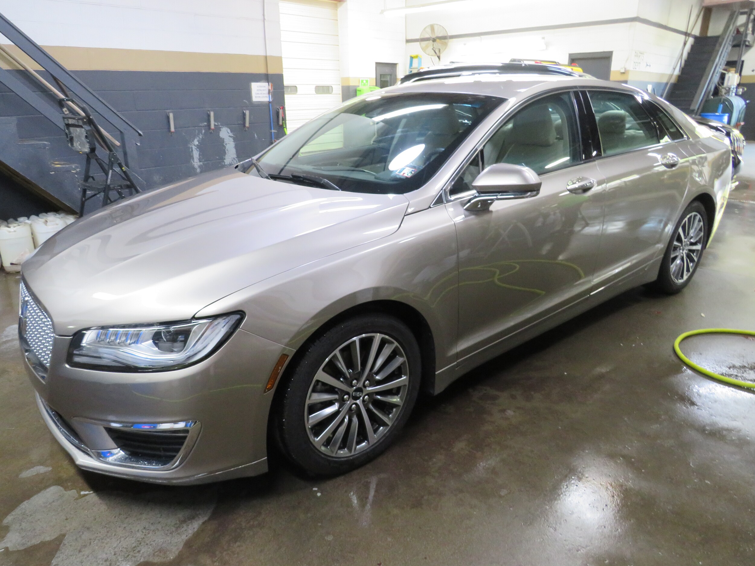 2020 Lincoln MKZ Standard photo 3
