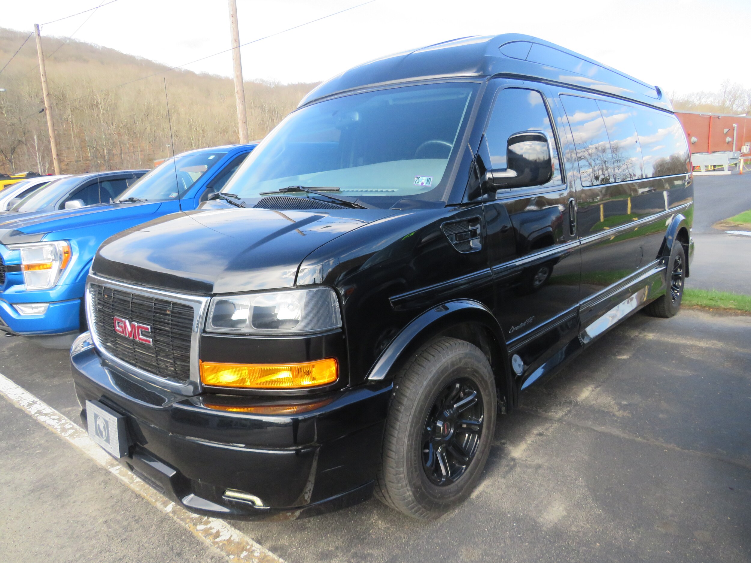2022 Gmc Savana 2500 photo 3