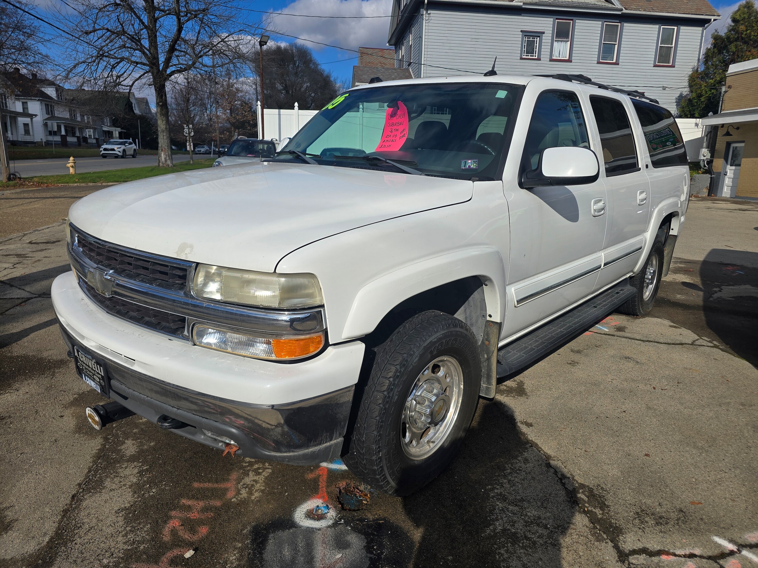 2005 Chevrolet Suburban LT photo 3