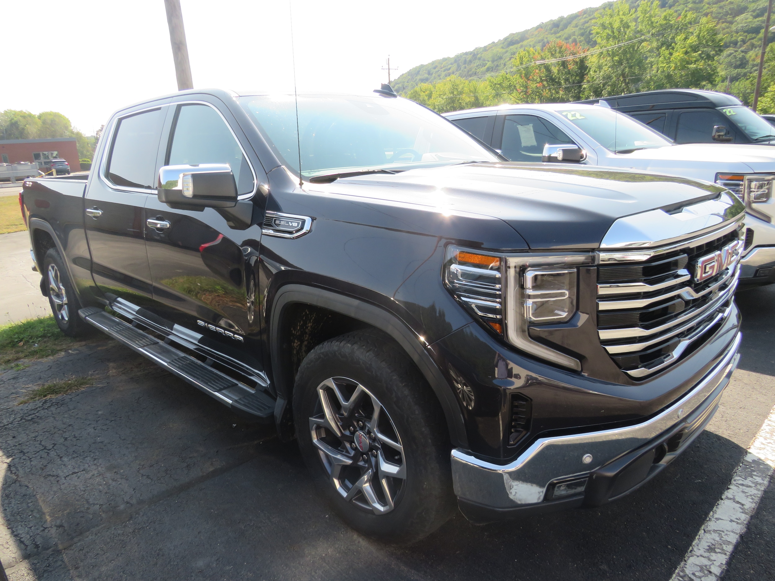 2022 GMC Sierra 1500 SLT's photo