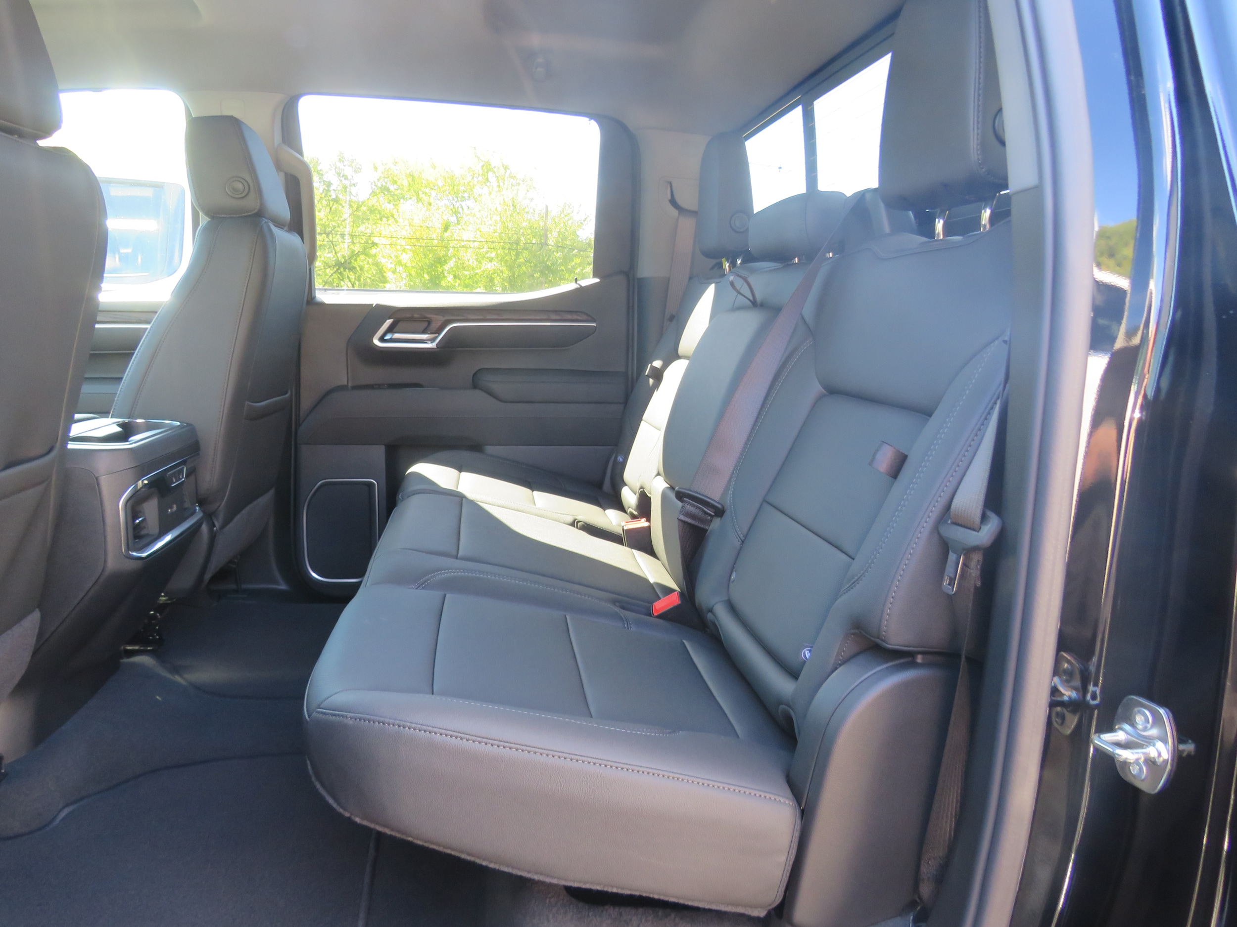 2026 GMC Sierra 1500 SLT - Photo 7