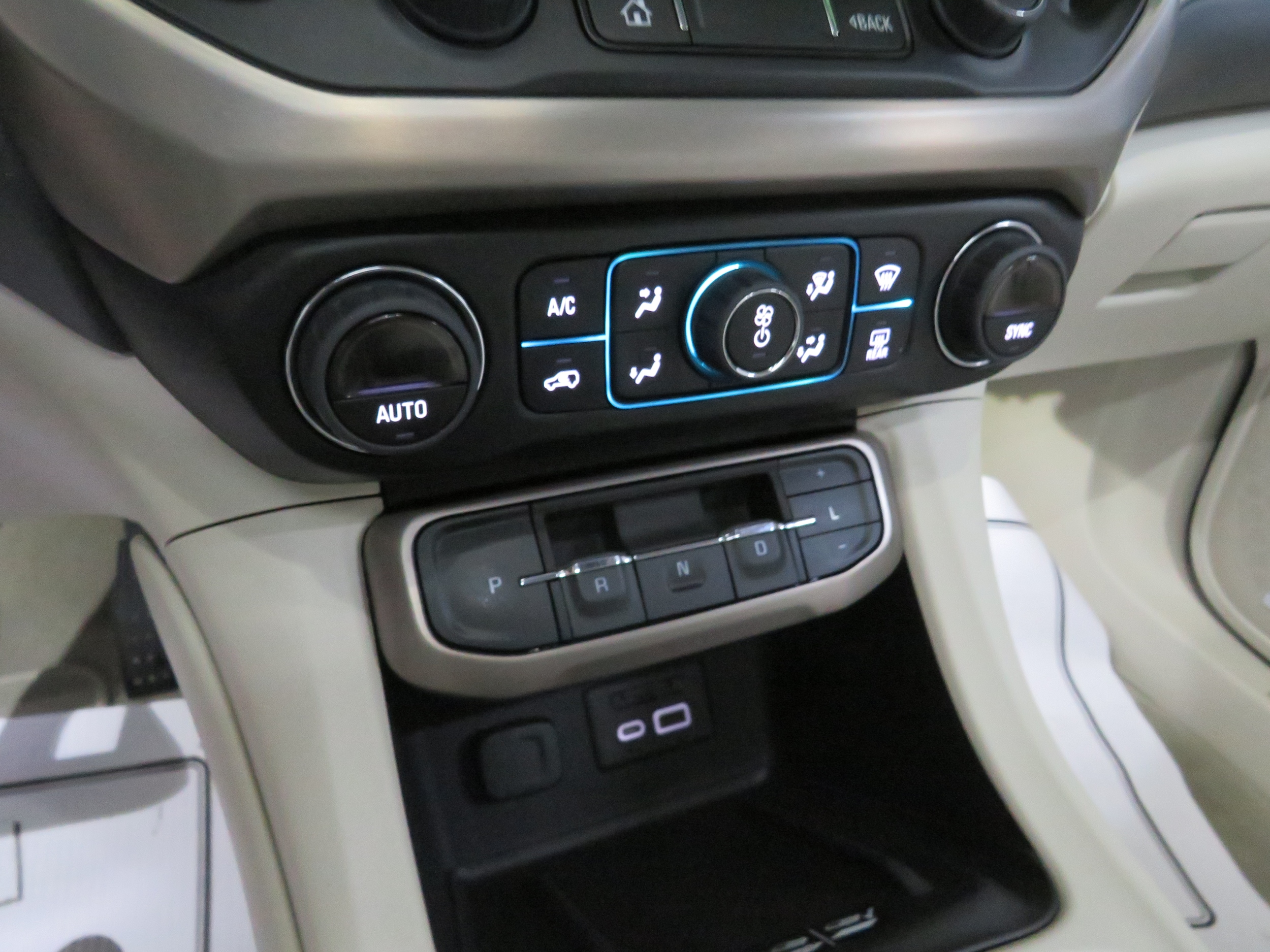 2023 GMC Acadia Denali - Photo 17