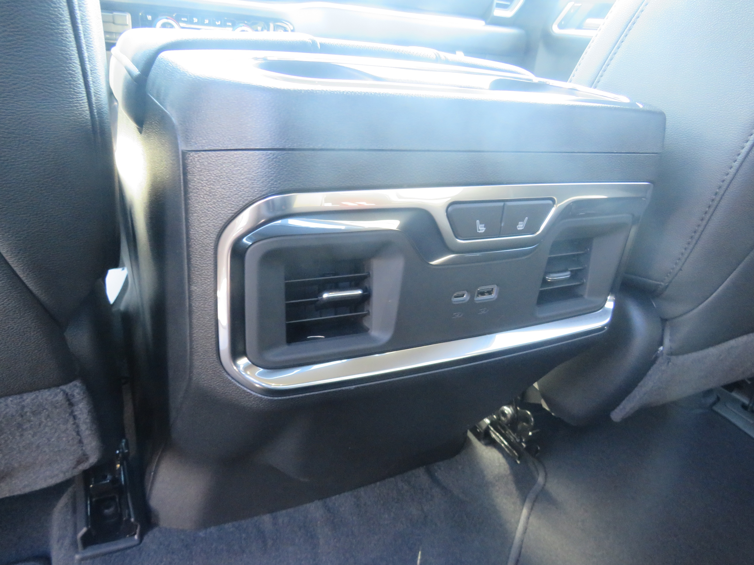 2026 GMC Sierra 1500 SLT - Photo 8