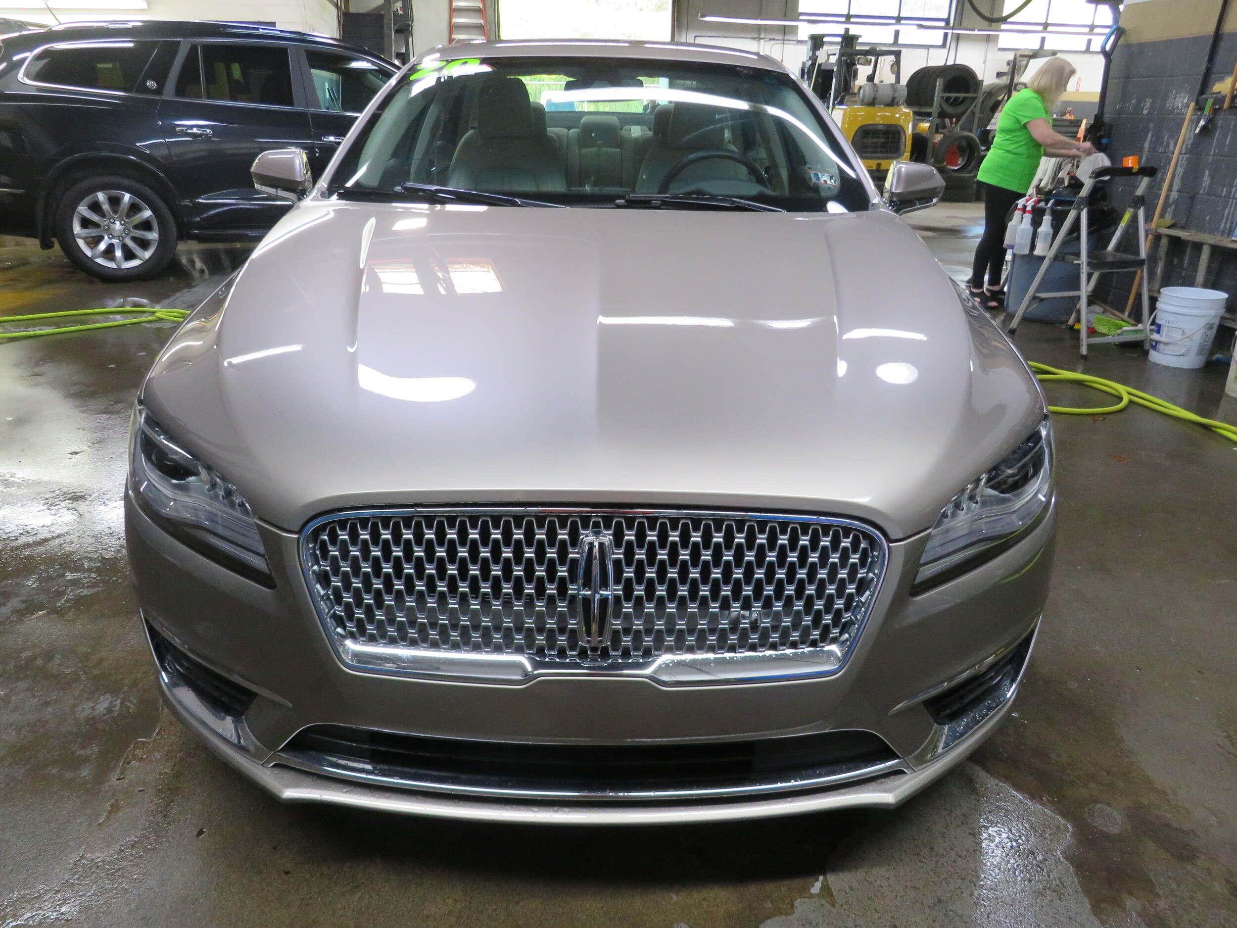 2020 Lincoln MKZ Standard photo 2