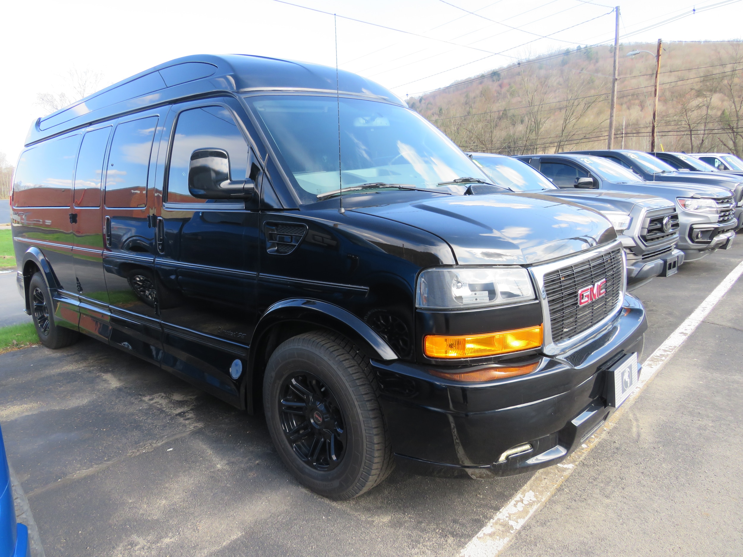 2022 GMC Savana 2500 Ext WB's photo